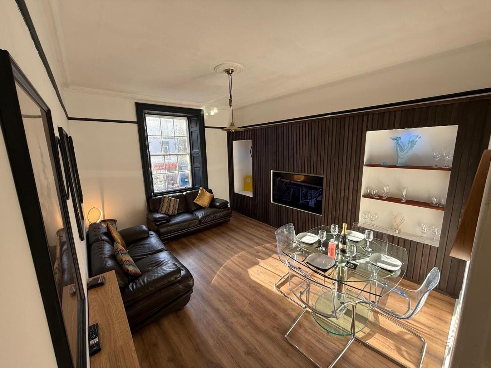 Town Centre - 3 Bedrooms Apartment